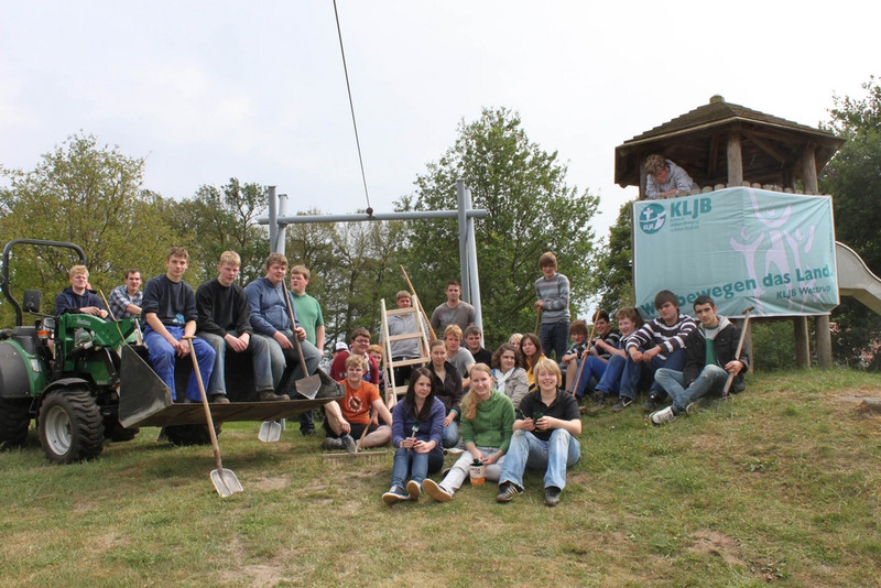 Die Mitglieder der KLJB Wettrup nach getaner Arbeit Die Mitglieder der KLJB Wettrup nach getaner Arbeit