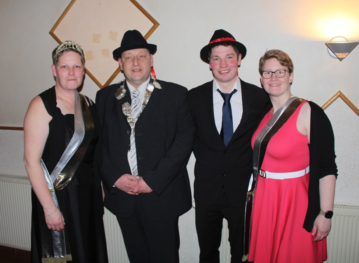 von links: Königspaar Daniela & Holger Borchert, Vizekönigspaar Dennis Drees & Sonja Driever