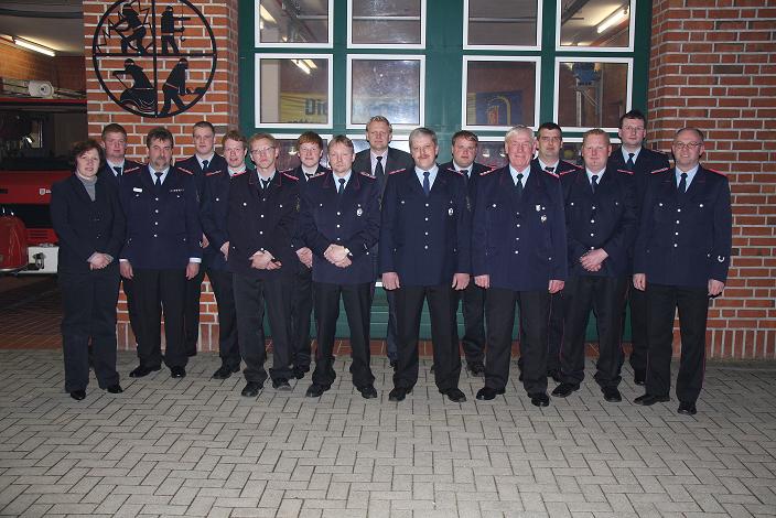 Auf dem Bild von Links: Daniela Jacob, Stefan Hilmes, Andreas Wentker, Christian Penningbernd, Michael Gels, Gerhard Penningbernd, Peter Gels, Josef Bornhorst, Mathias Lühn, Jürgen Berndsen, Andre Kuis, Georg Dühnen, Markus Penningbernd, Sebastian Kluske, Andreas Foppe und Jürgen Schlump Auf dem Bild von Links: Daniela Jacob, Stefan Hilmes, Andreas Wentker, Christian Penningbernd, Michael Gels, Gerhard Penningbernd, Peter Gels, Josef Bornhorst, Mathias Lühn, Jürgen Berndsen, Andre Kuis, Georg Dühnen, Markus Penningbernd, Sebastian Kluske, Andreas Foppe und Jürgen Schlump